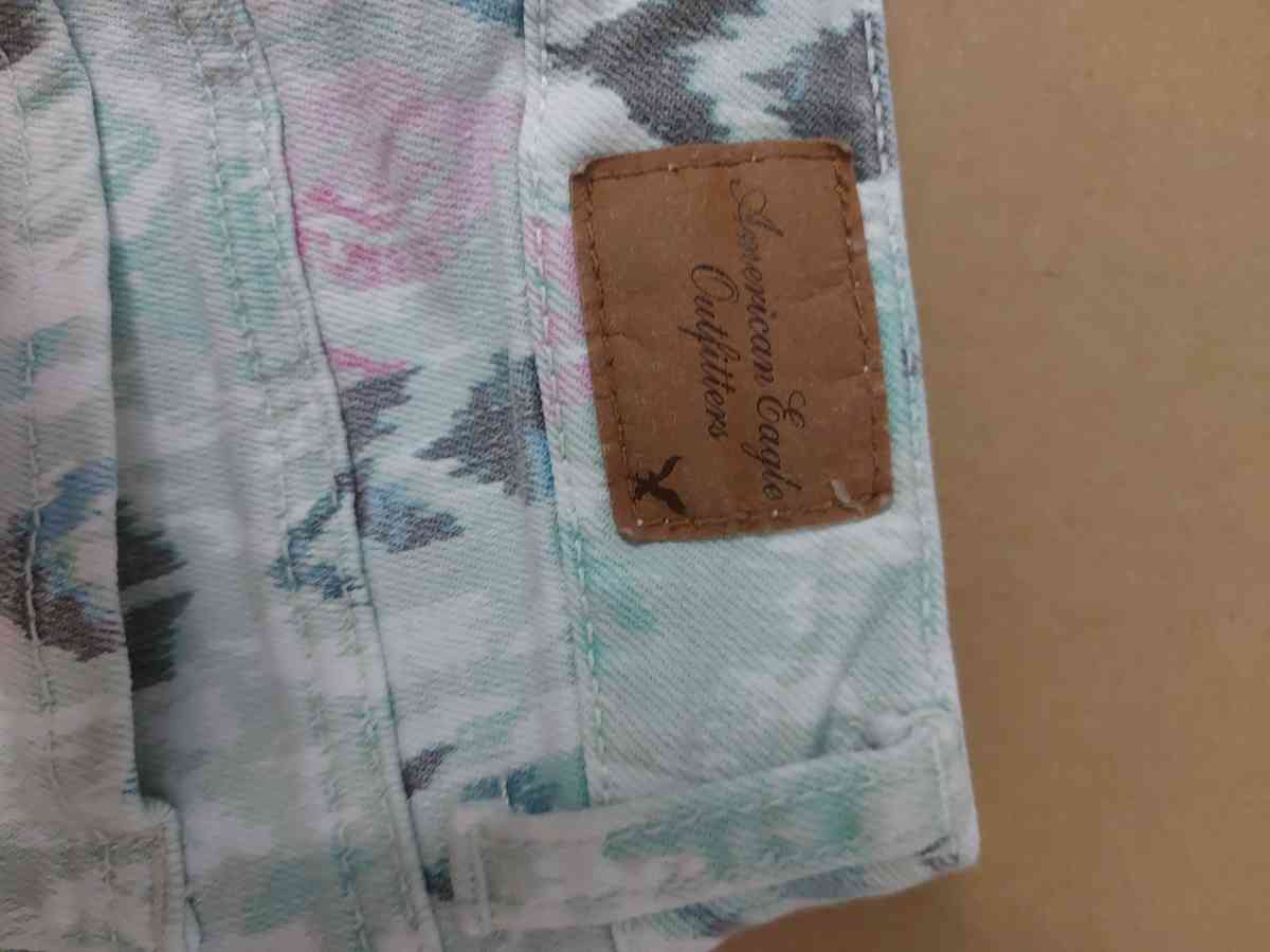 American Eagle Outfitters Stretch Aztec Shorts Size 6 - Atlanta, Georgia - FleaMarketBay