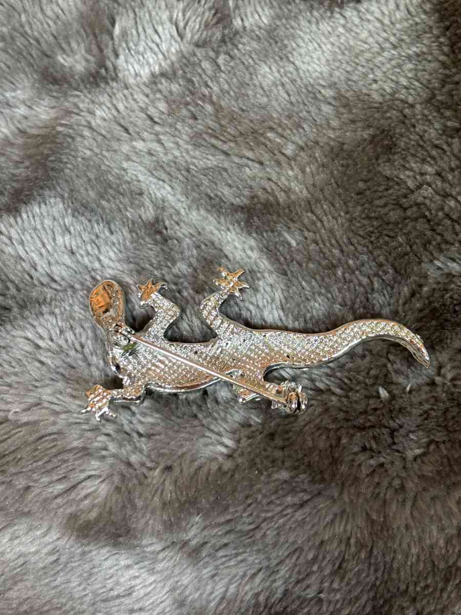 Rhinestone Gecko Brooch - Manitou Beach, Michigan - FleaMarketBay