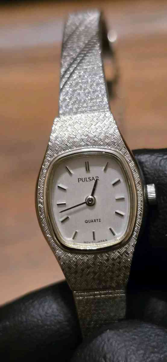 vintage ladies pulsar quartz watch - Southfield, Michigan