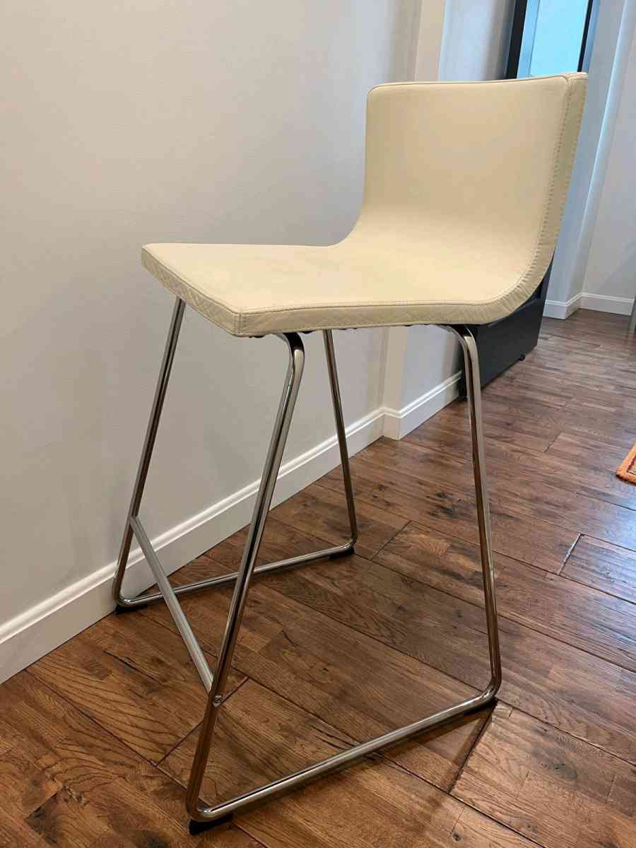 Bar stools - Boston, Massachusetts - FleaMarketBay