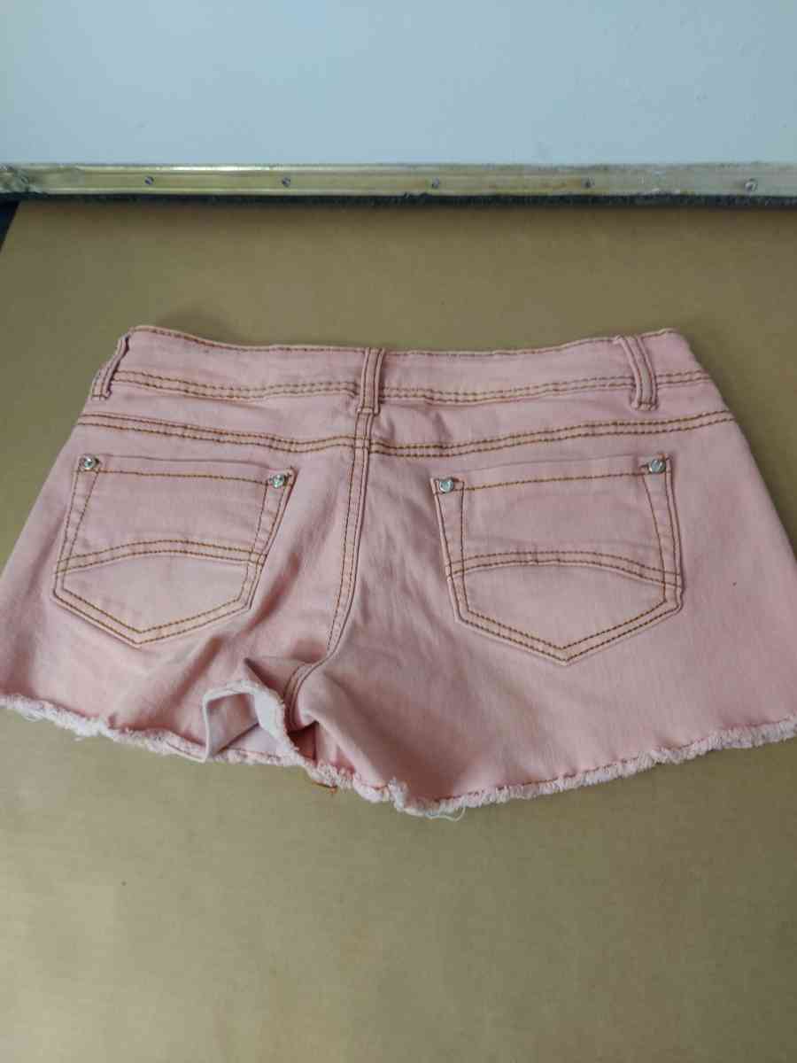 RUE 21 Mauve Jean Short Size 9 - Atlanta, Georgia - FleaMarketBay