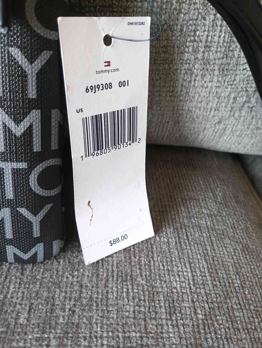 Tommy Hilfiger wristlet Wallet - Frostproof, Florida - FleaMarketBay