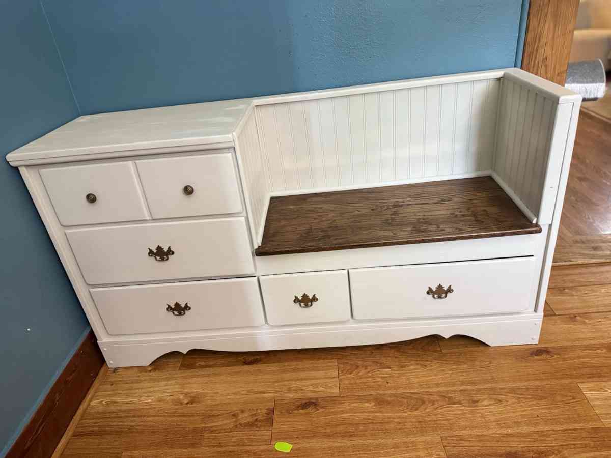 White Cabinet with Seat - Youngsville, Louisiana - FleaMarketBay