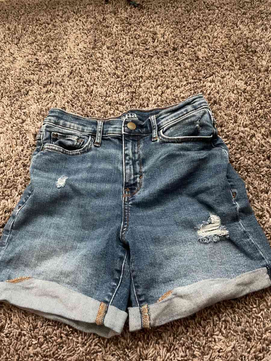 Jean shorts size 2 - Yukon, Oklahoma