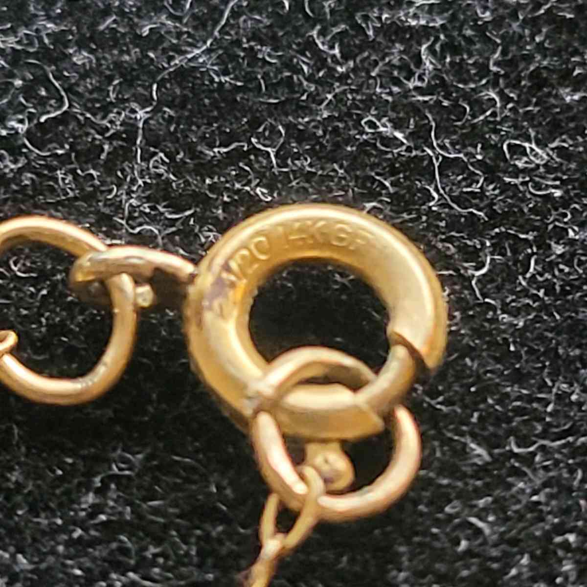 Elegant Gold Pendant Necklace - Austin, Texas - FleaMarketBay