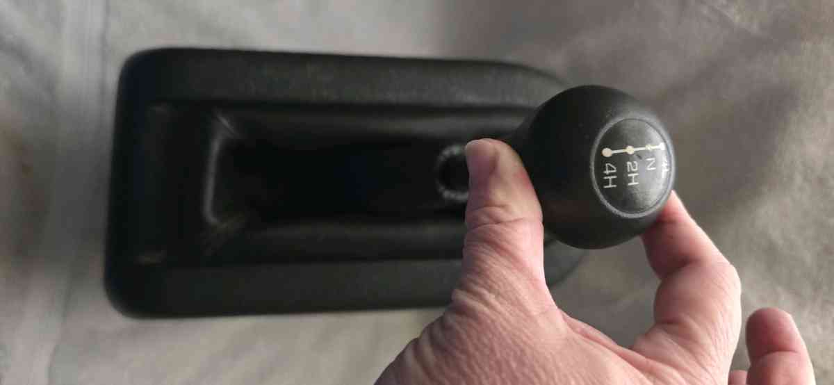 Dodge Ram 0308 15003500 automatic shiter - Kempner, Texas - FleaMarketBay