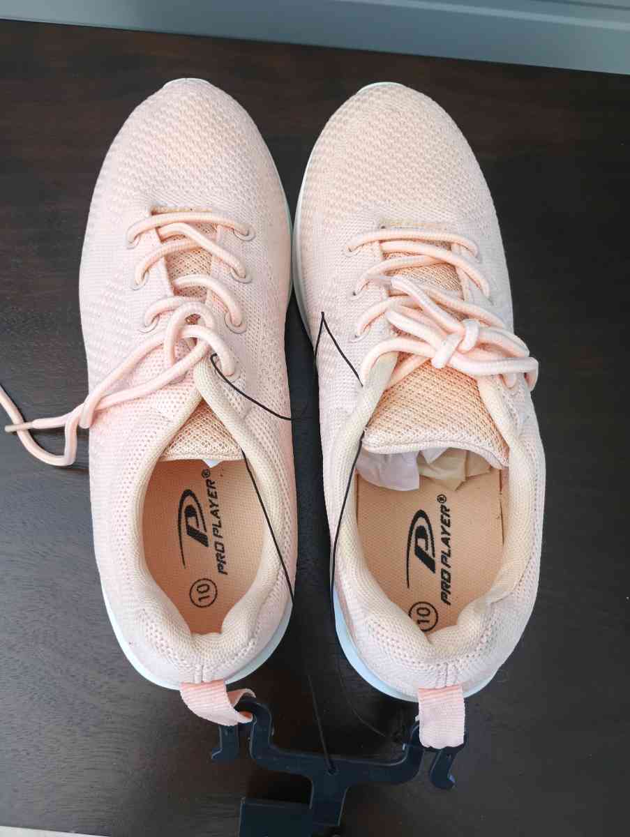 Pro player size 10 shoes for women - Frostproof, Florida - FleaMarketBay