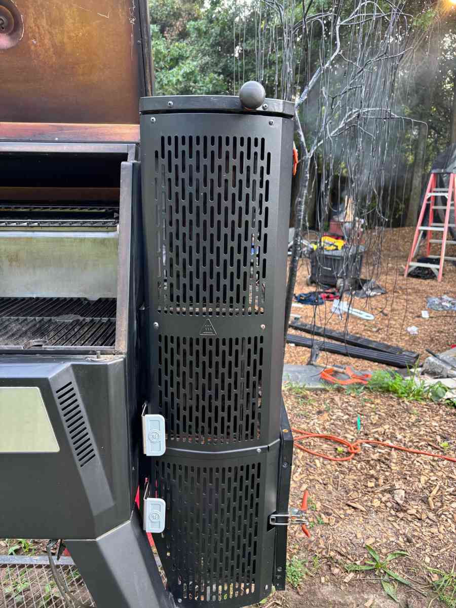 MasterBuilt Smoker Charcoal Grill - Auburn, Georgia - FleaMarketBay
