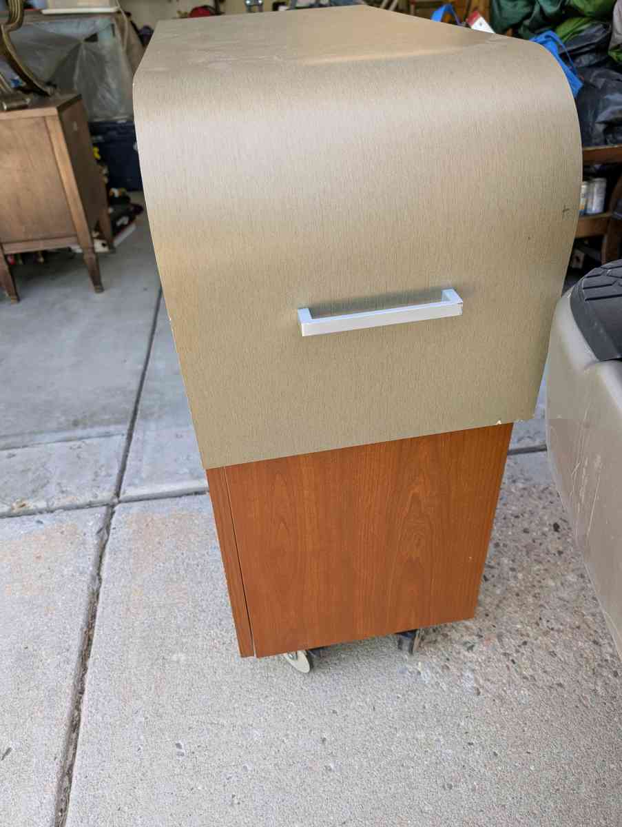 rolling end table - Colorado Springs, Colorado - FleaMarketBay