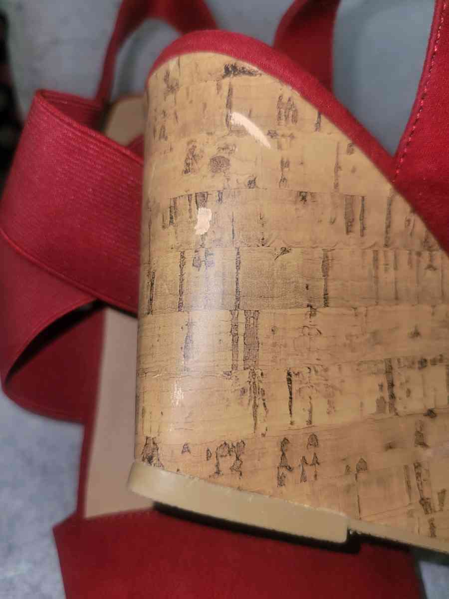 CANDY APPLE RED WEDGES - Allamuchy, New Jersey - FleaMarketBay