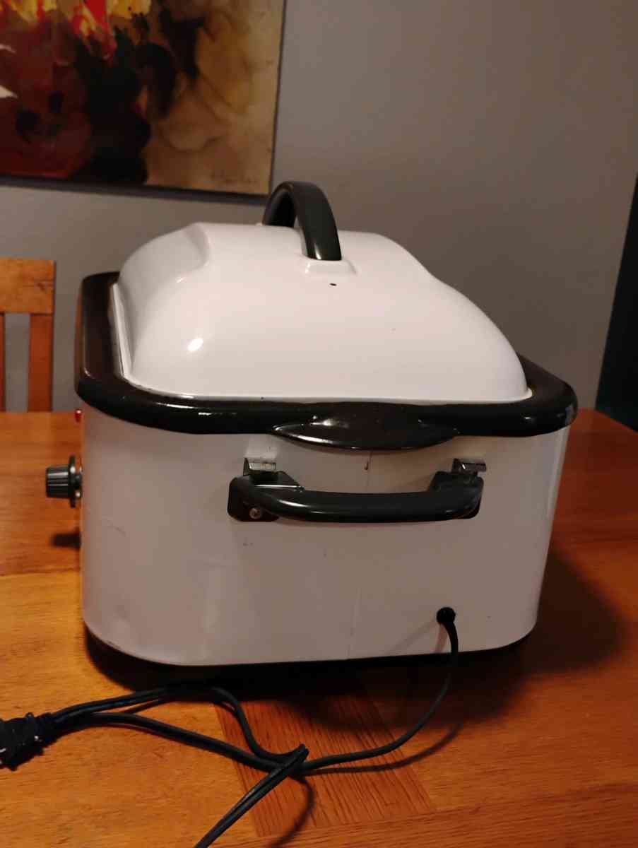 Betty Crocker Roaster Oven - Garland, Texas - FleaMarketBay