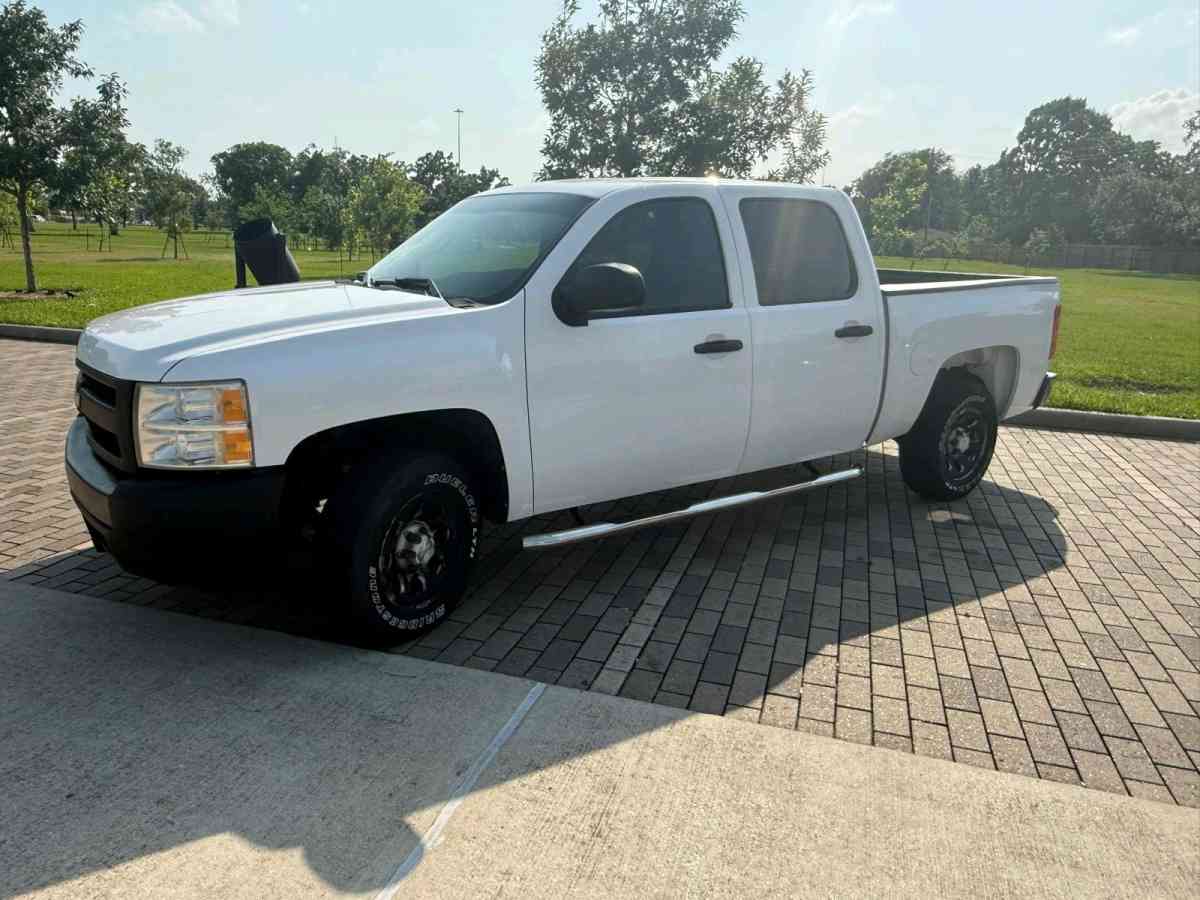 2013 CHEVROLET SILVERADO - Houston, Texas - FleaMarketBay
