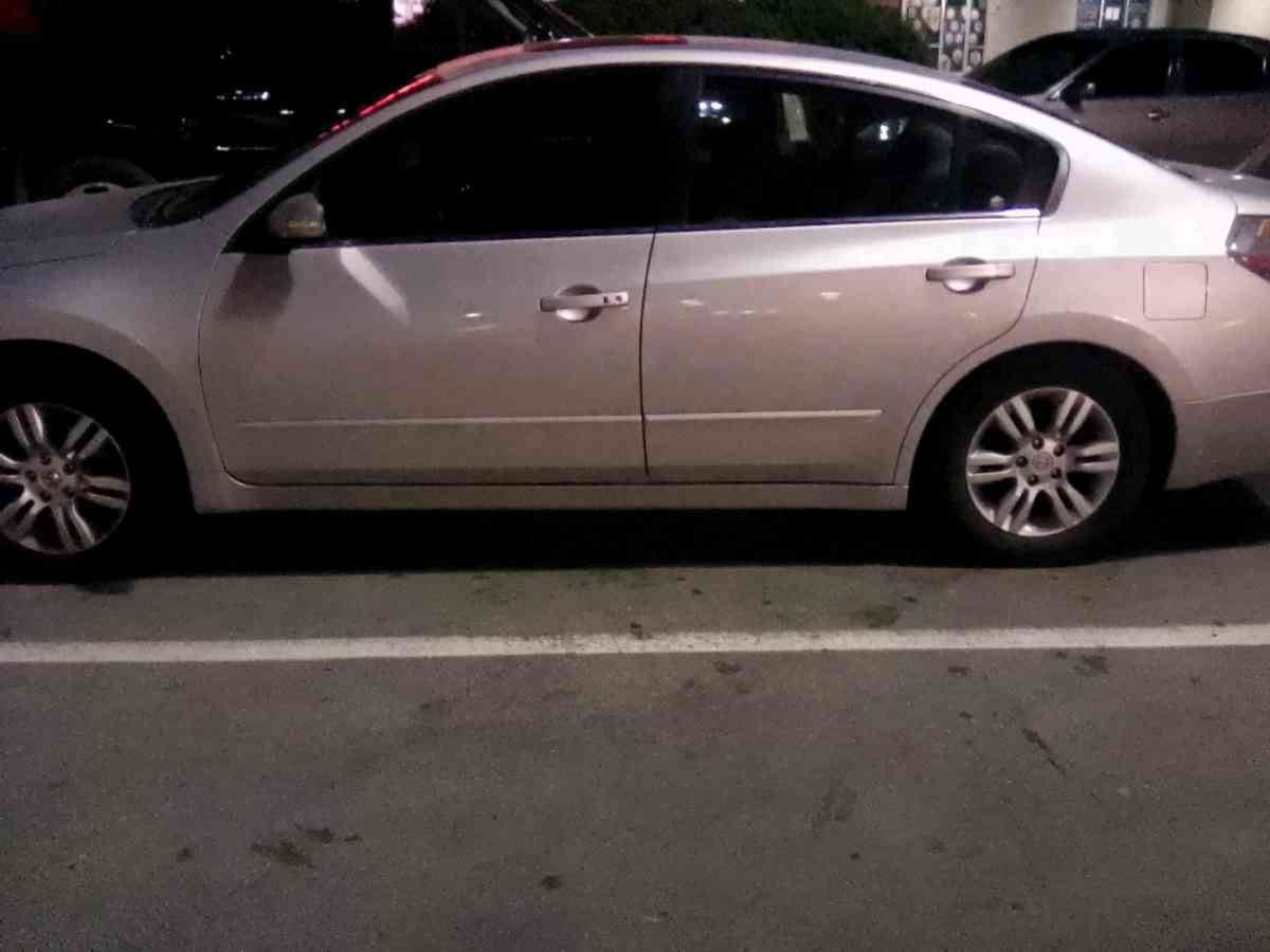 Nissan Altima - Indianapolis, Indiana - FleaMarketBay