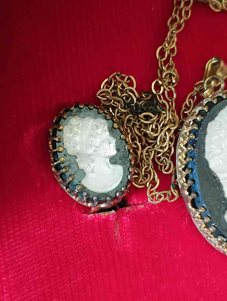 Alaska black diamond necklace and earrings - Frostproof, Florida - FleaMarketBay