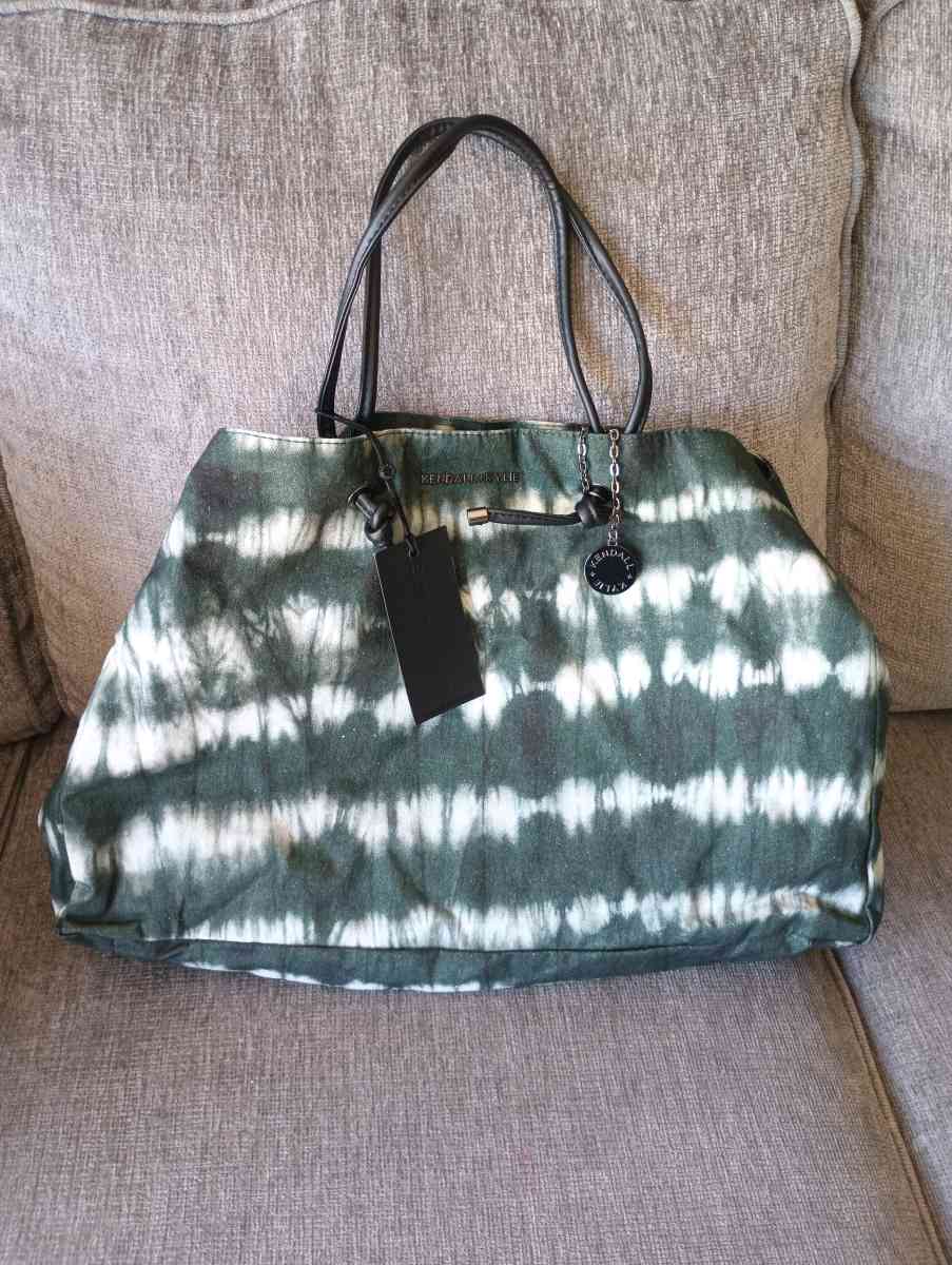 KENDALL  KYLIE Tote Bag with Chain Accent - Frostproof, Florida