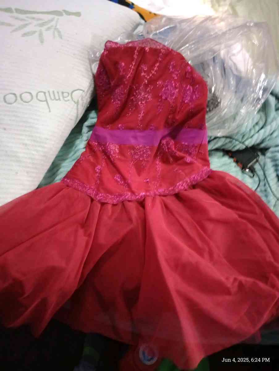 a nice Pearl dress - Middlesboro, Kentucky - FleaMarketBay