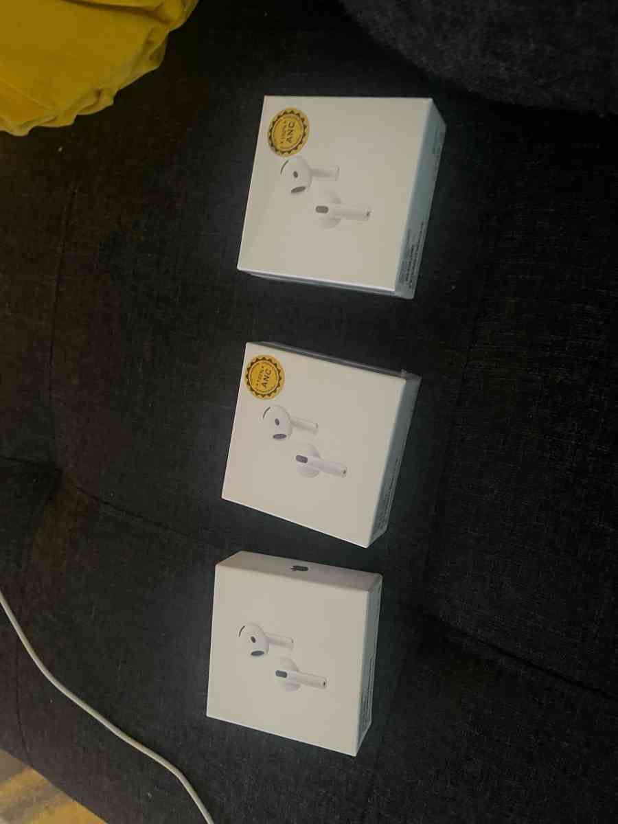 Apple AirPods 4th Gen Wireless Bluetooth Active Noise Cancel - Chicago, Illinois