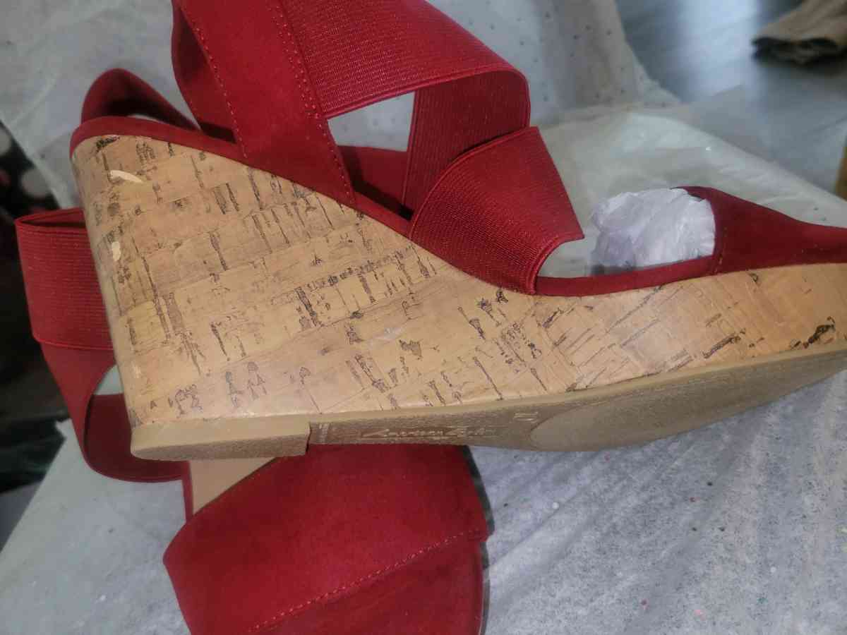 CANDY APPLE RED WEDGES - Allamuchy, New Jersey - FleaMarketBay