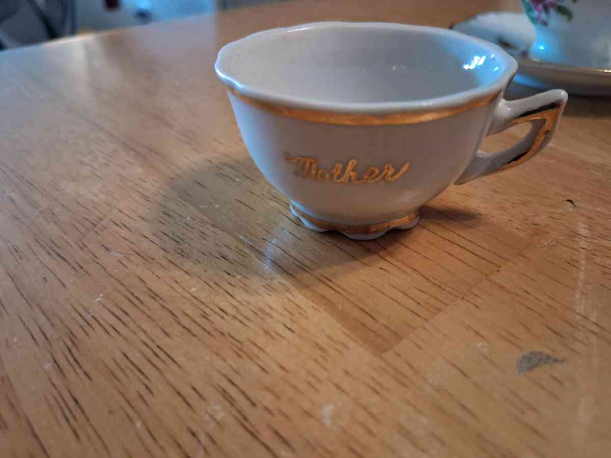 gold mother tiny teacup - Comstock, Michigan - FleaMarketBay