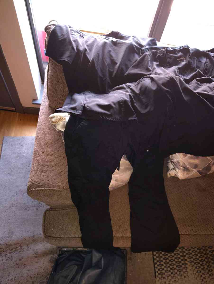 scrubs black small - Salt Lake City, Utah - FleaMarketBay
