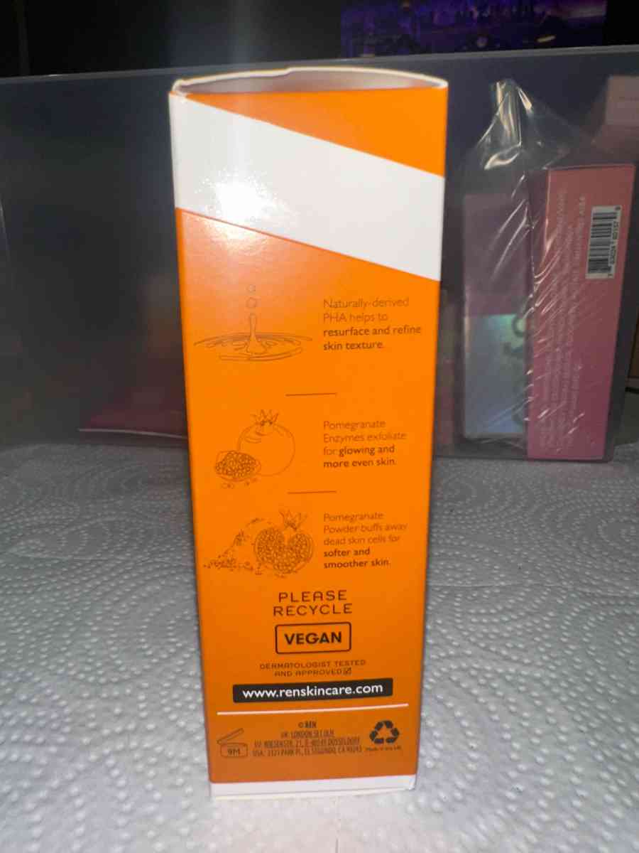 REN Clean Skincare PHA exfoliating facial - Round Lake, Illinois - FleaMarketBay