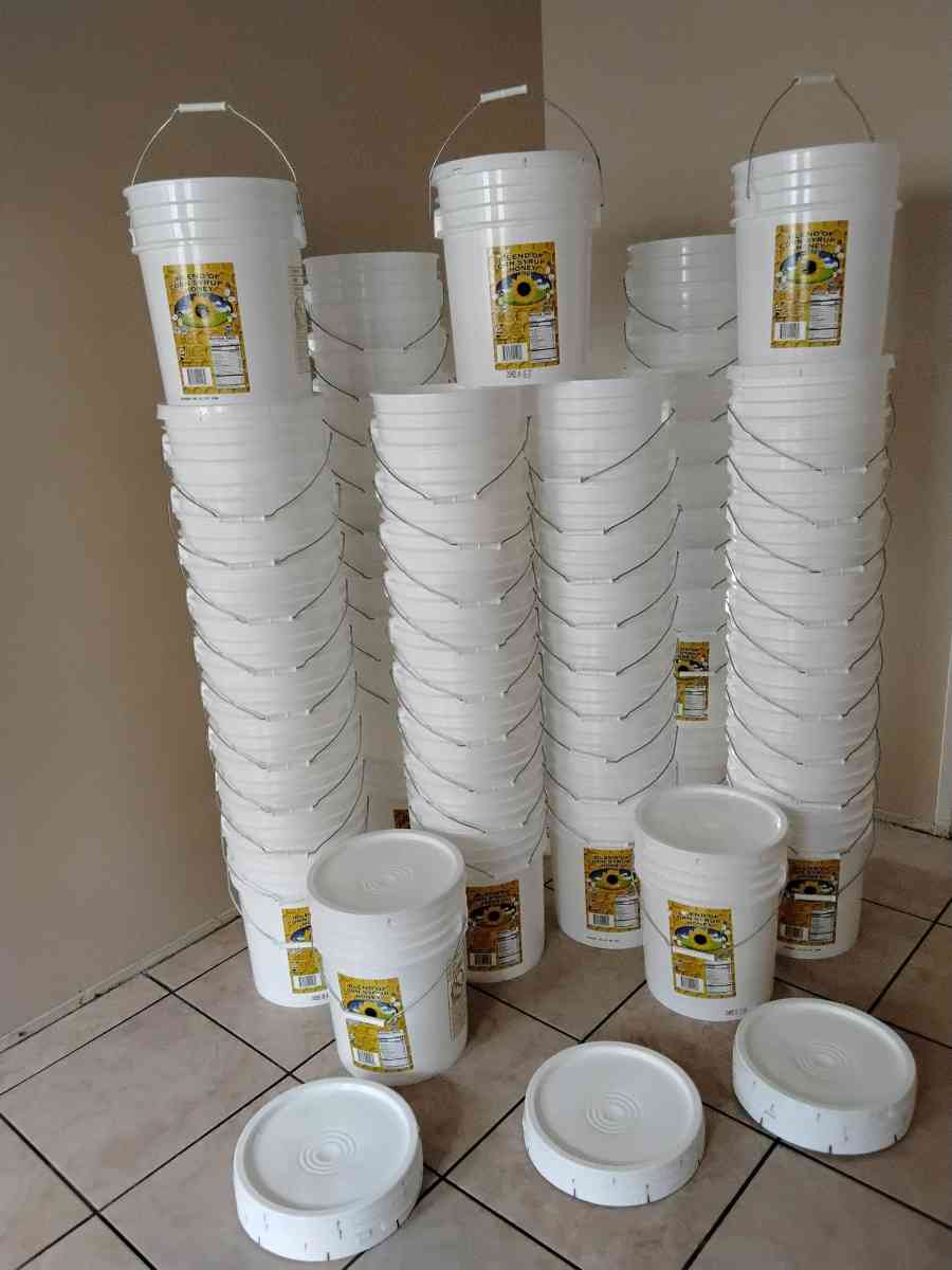 5 Galon White Buckets - Pomona, California