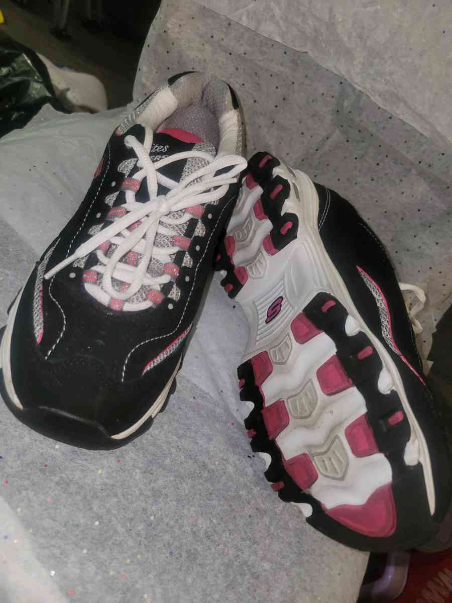 Sketchers Pink and Black - Allamuchy, New Jersey - FleaMarketBay