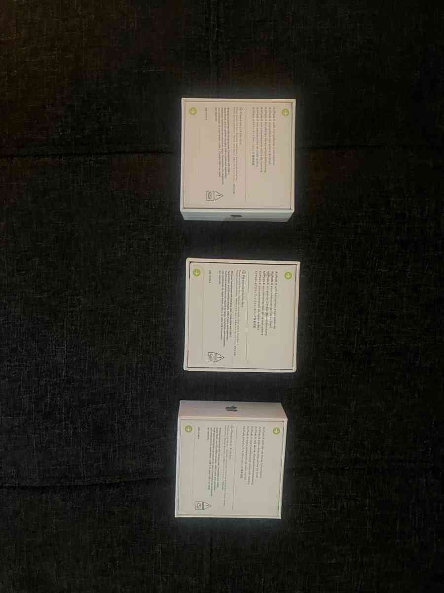 Apple AirPods 4th Gen Wireless Bluetooth Active Noise Cancel - Chicago, Illinois - FleaMarketBay