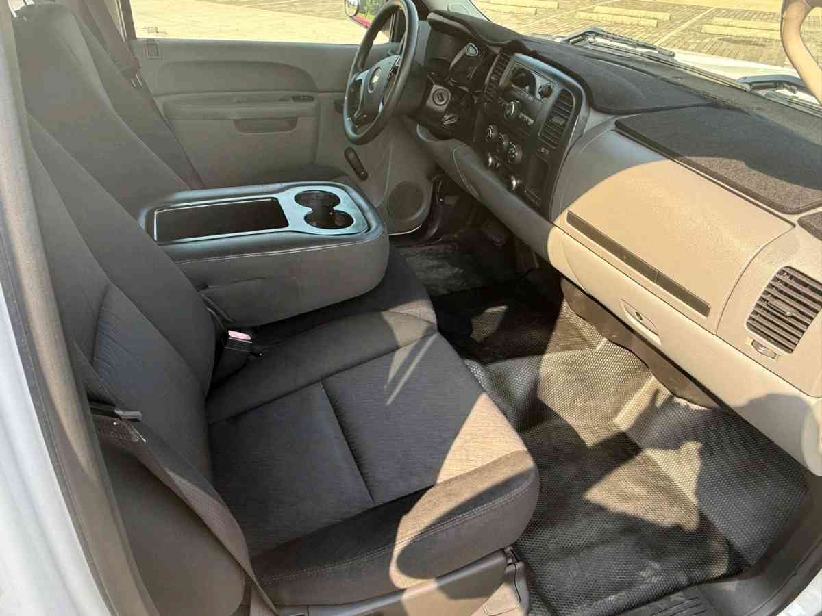 2013 CHEVROLET SILVERADO - Houston, Texas - FleaMarketBay