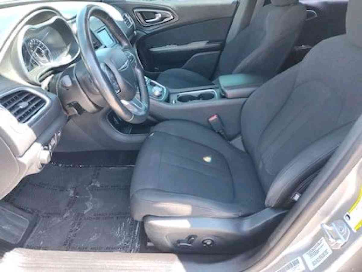 2015  Chrysler200 Limited - Las Vegas, Nevada - FleaMarketBay