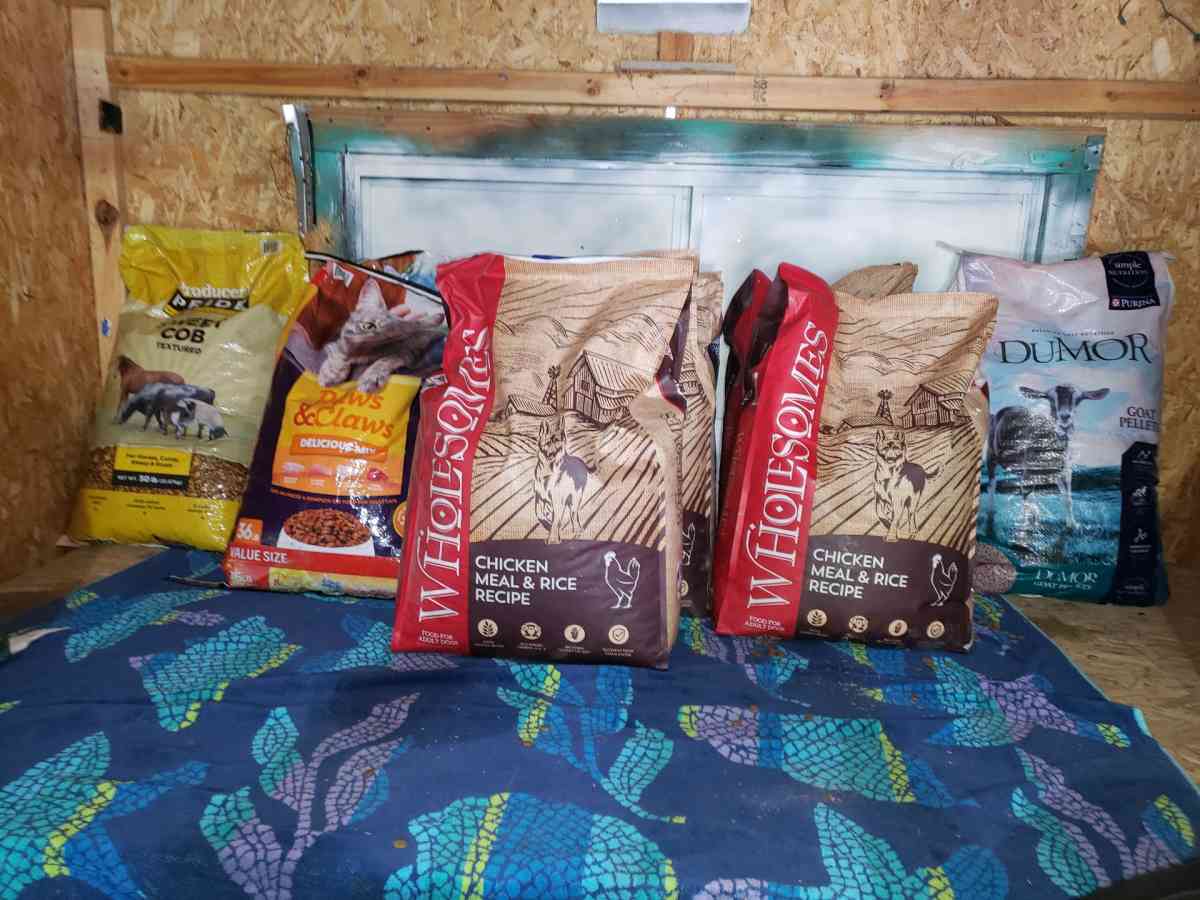 dry cat food dry dog food - Santa Maria, California