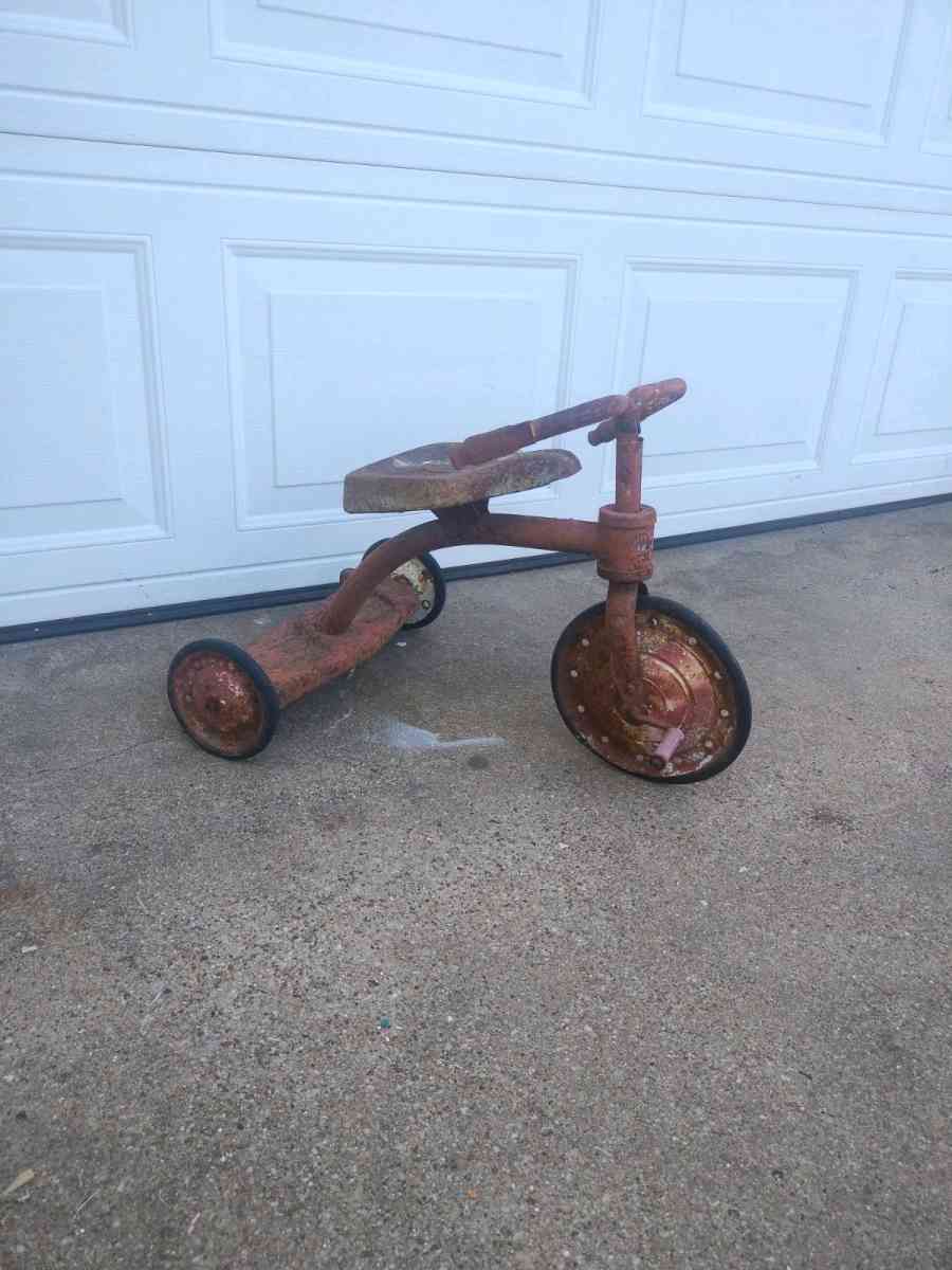 antique tricycle and a antique grape soda cooler - San Angelo, Texas