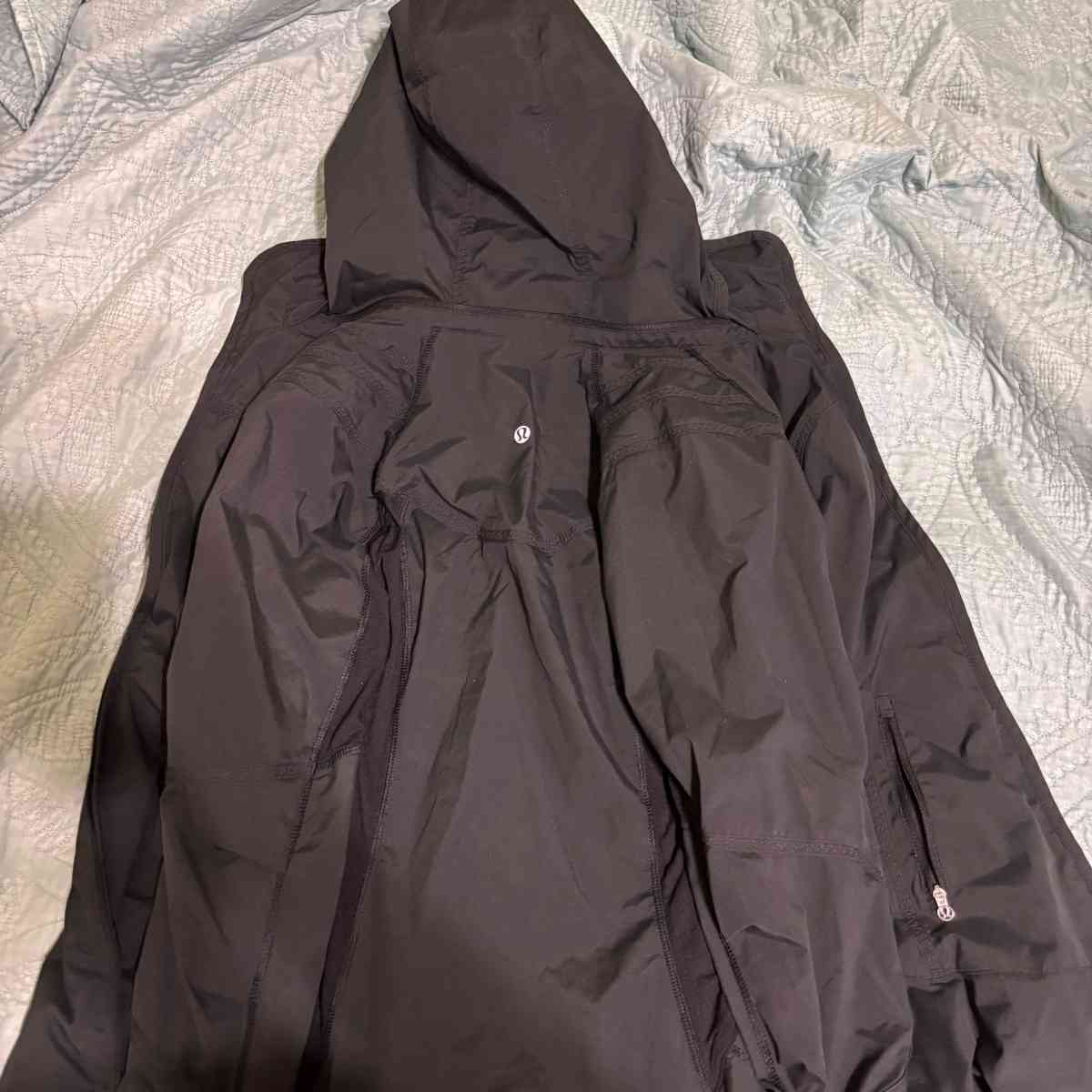 lululemon jacket size 4 - Hartselle, Alabama - FleaMarketBay