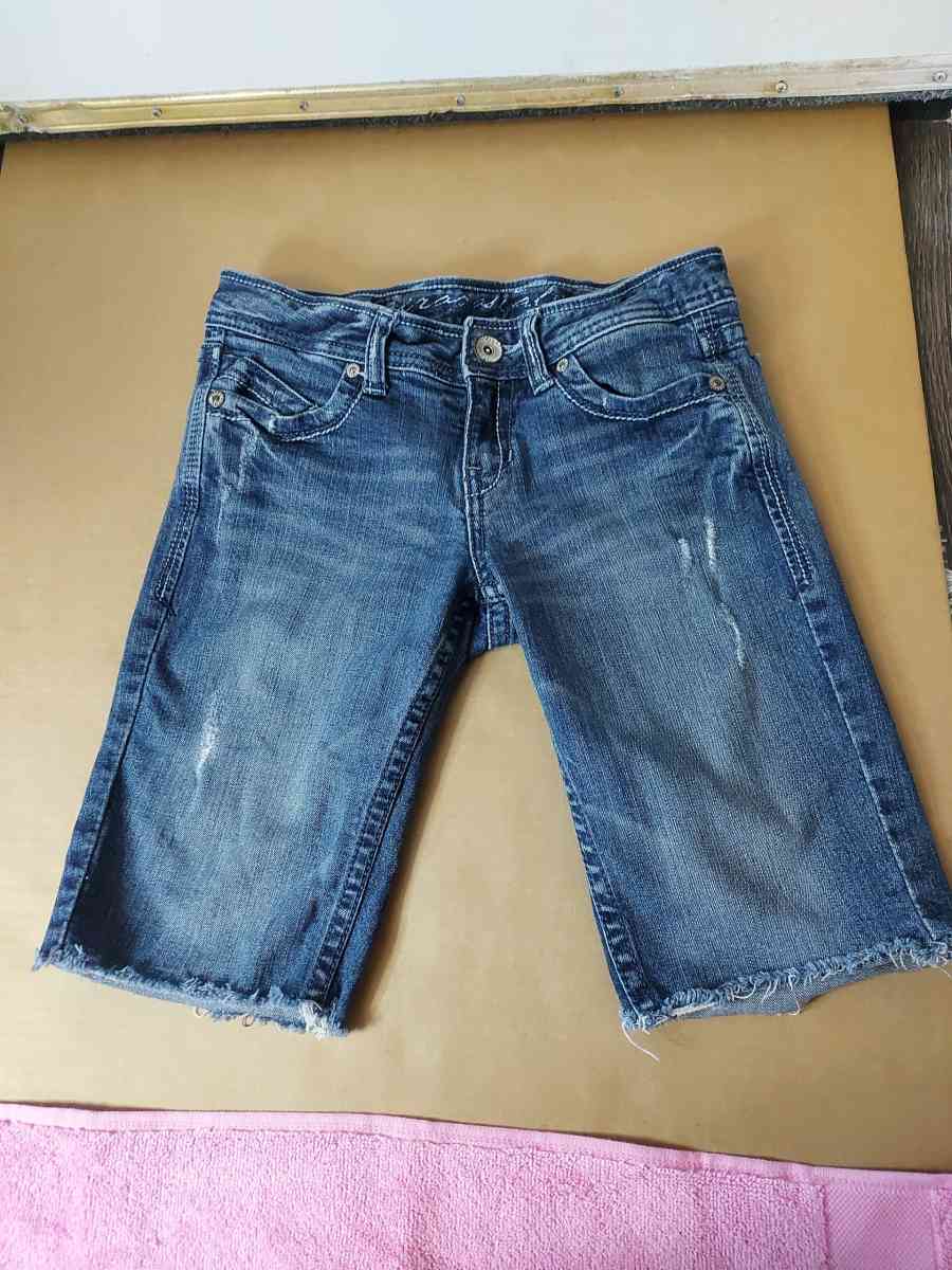 Aeropostale Raw Hem Bermuda Shorts Size 12 - Atlanta, Georgia