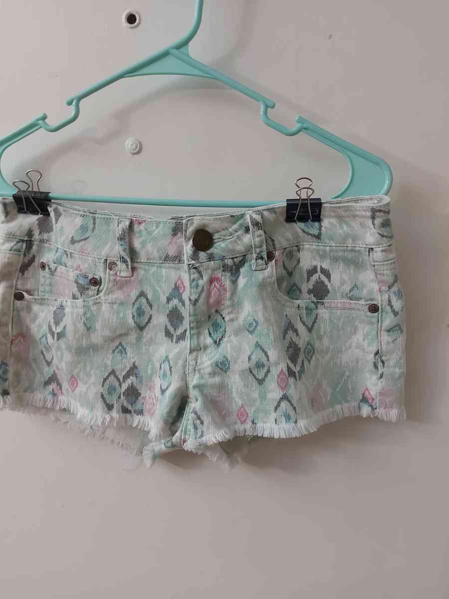American Eagle Outfitters Stretch Aztec Shorts Size 6 - Atlanta, Georgia