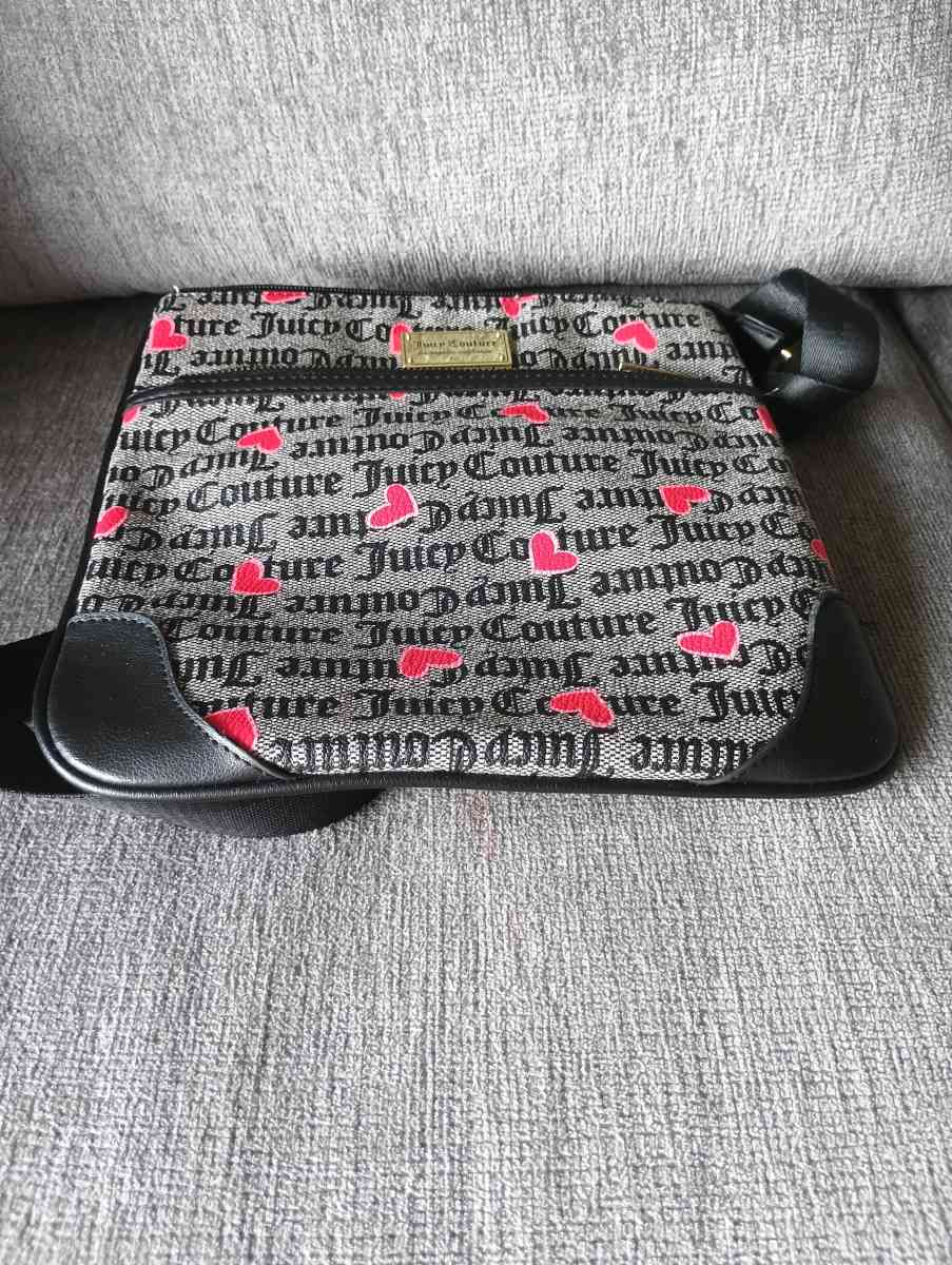 Juicy Couture Valentines Day Edit Crossbody - Frostproof, Florida - FleaMarketBay