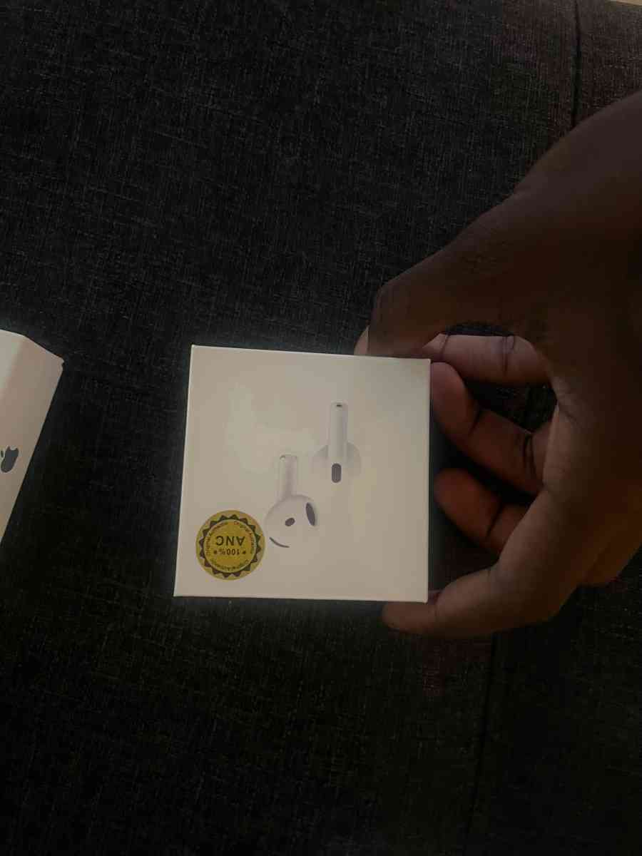 Apple AirPods 4th Gen Wireless Bluetooth Active Noise Cancel - Chicago, Illinois - FleaMarketBay
