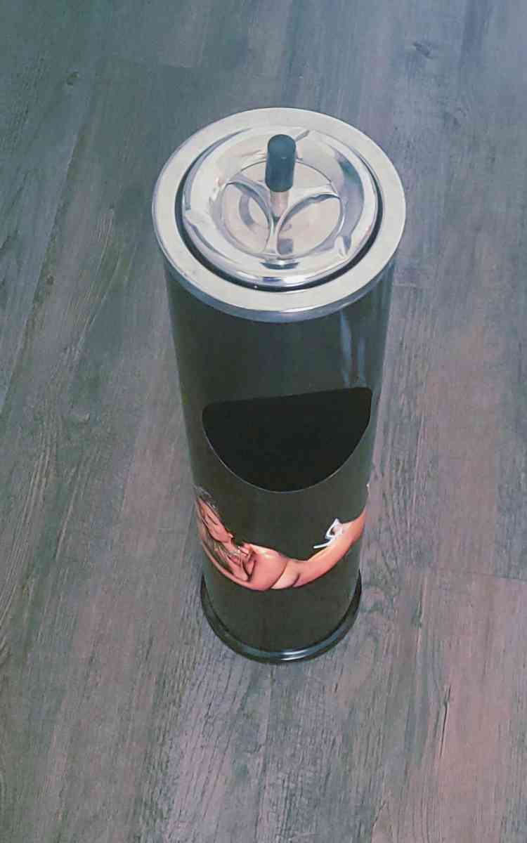 Ash Tray Collectable - Menifee, California