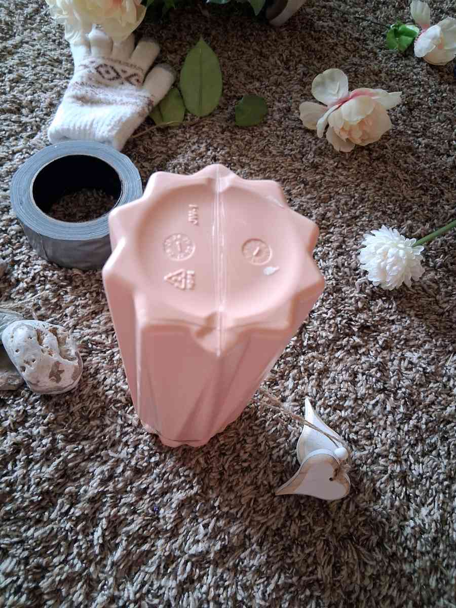 Pink vase with hearts - Comstock, Michigan - FleaMarketBay