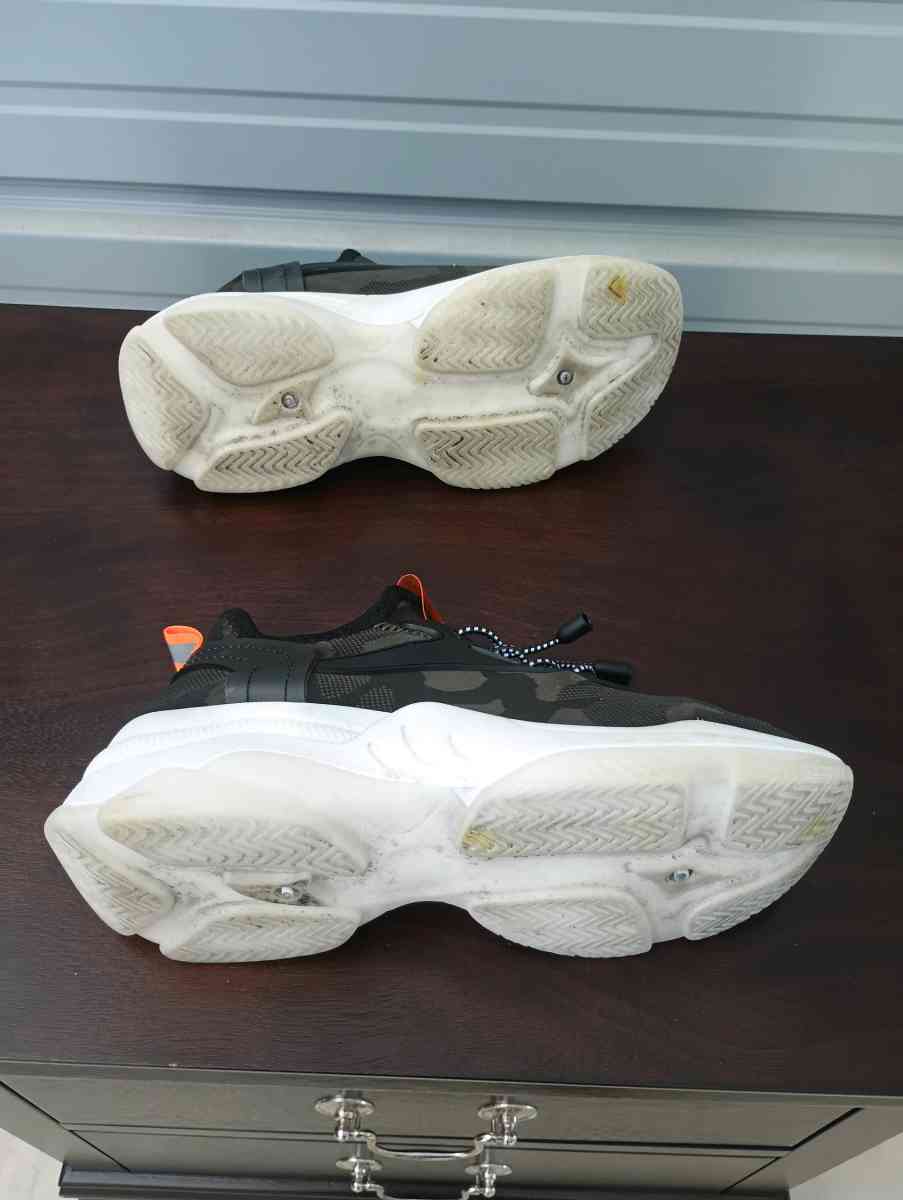 Bebe Sport Keyra Camo lace up Sneaker Size 8 - Frostproof, Florida - FleaMarketBay