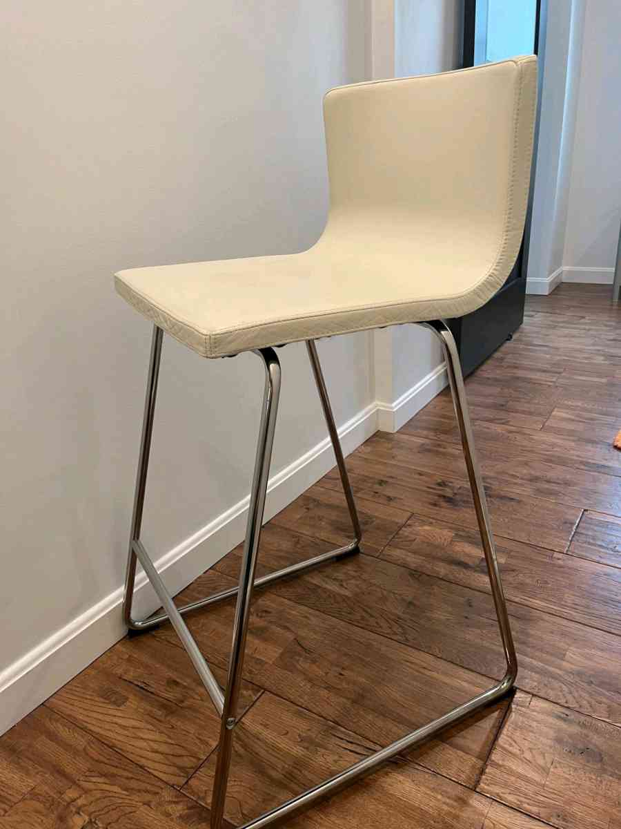 Bar stools - Boston, Massachusetts - FleaMarketBay