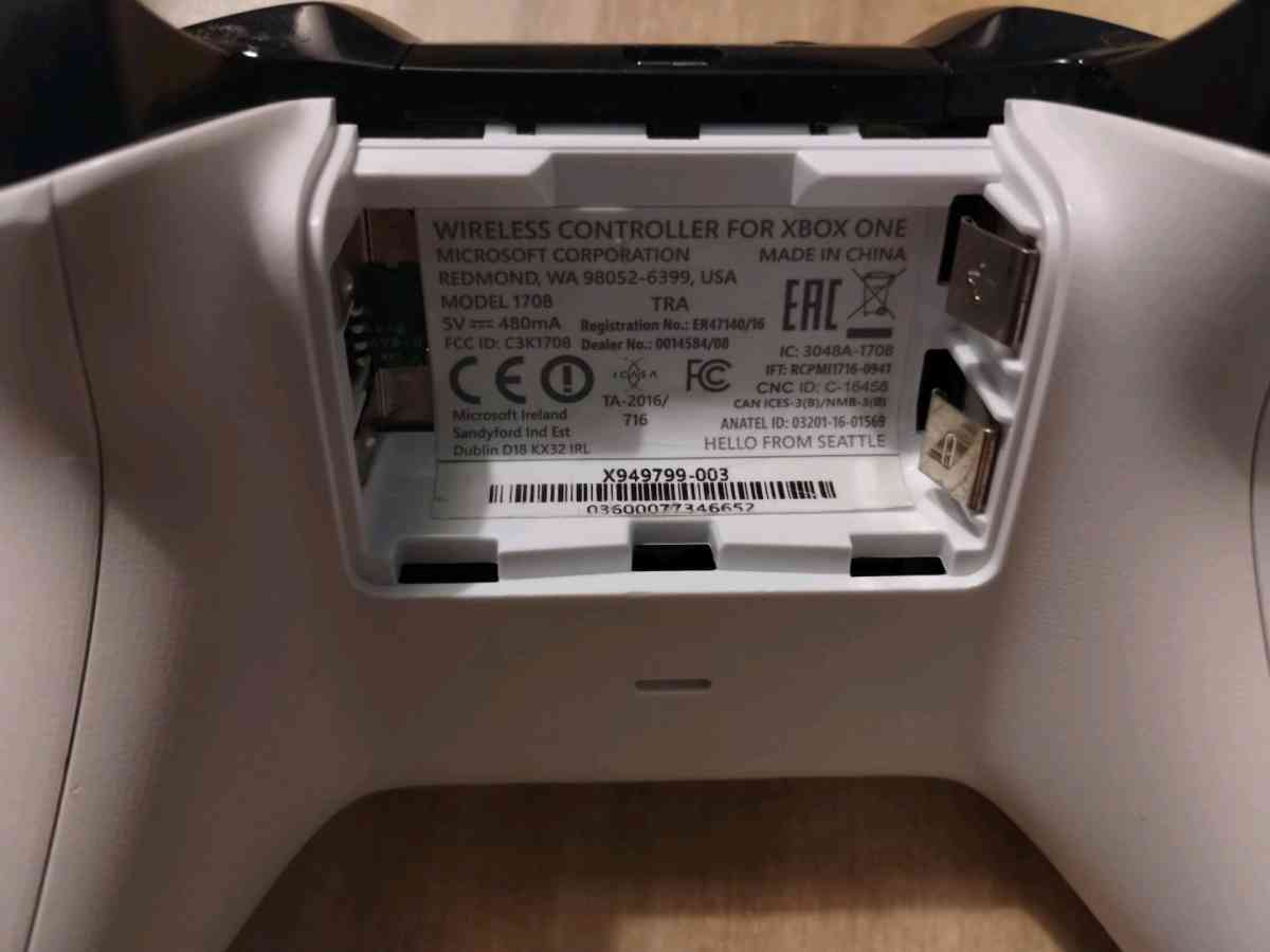 Lot of 3 Xbox One Controllers - North Port, Florida - FleaMarketBay