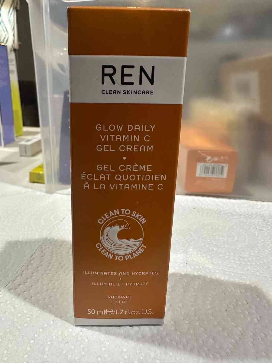 REN Clean Skincare Glow Daily Vitamin C Gel Cream - Round Lake, Illinois