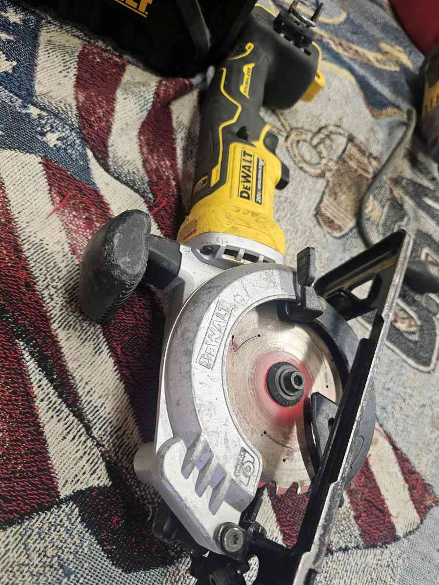 DEWALT ATOMIC 20V MAX Circular Saw 412Inch - Phoenix, Arizona - FleaMarketBay
