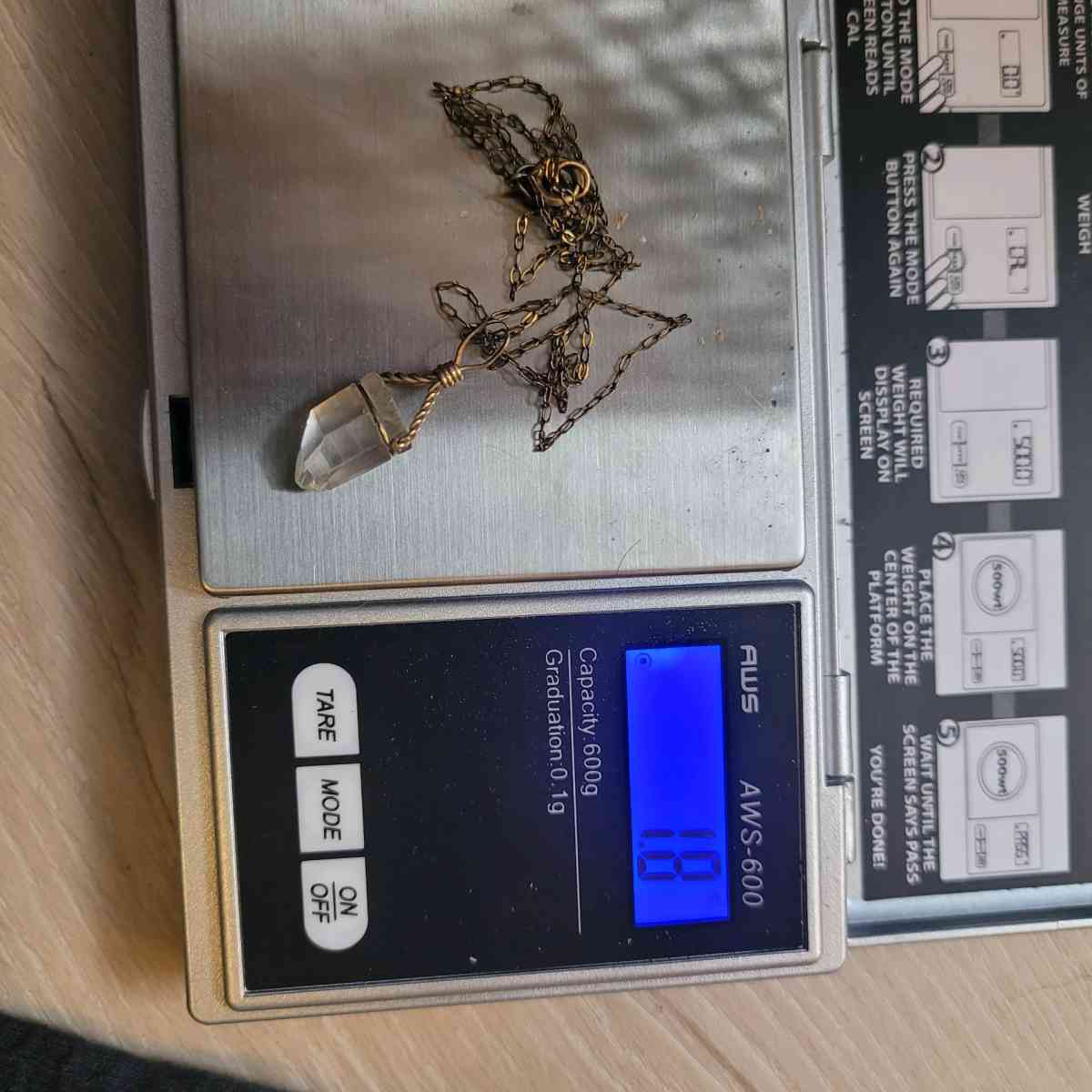 Elegant Gold Pendant Necklace - Austin, Texas - FleaMarketBay