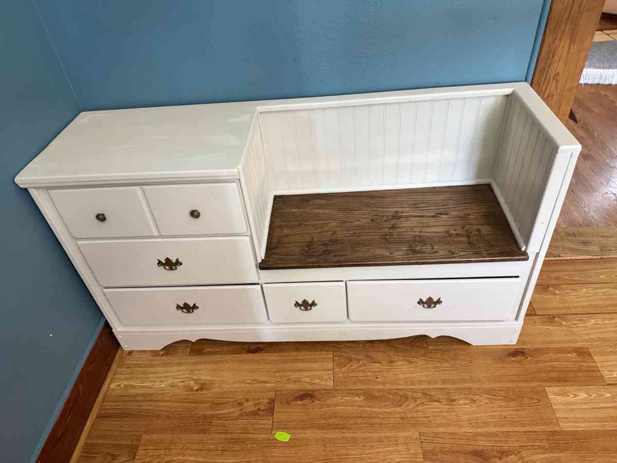 White Cabinet with Seat - Youngsville, Louisiana - FleaMarketBay