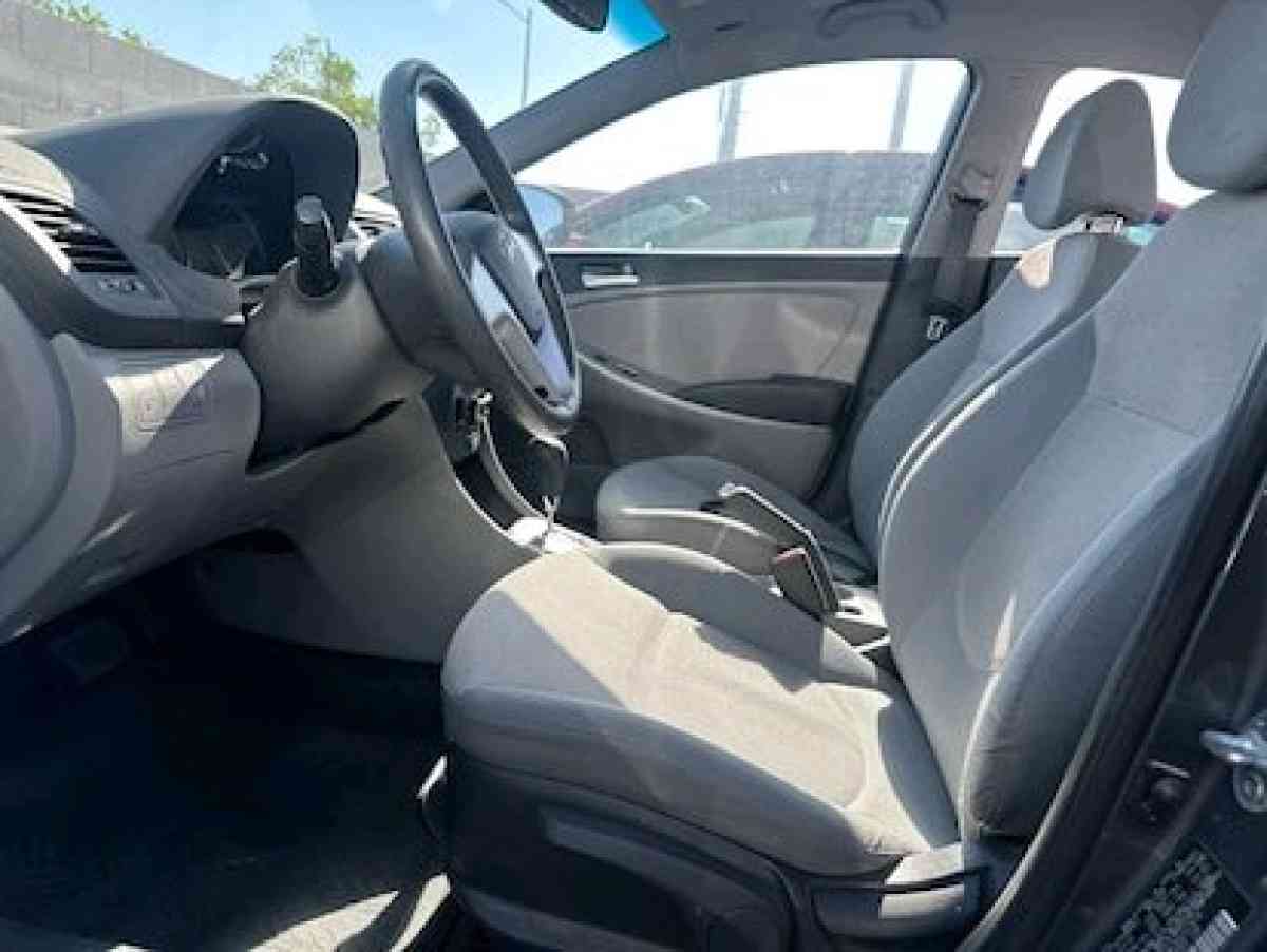 2013  HyundaiAccent GLS - Las Vegas, Nevada - FleaMarketBay
