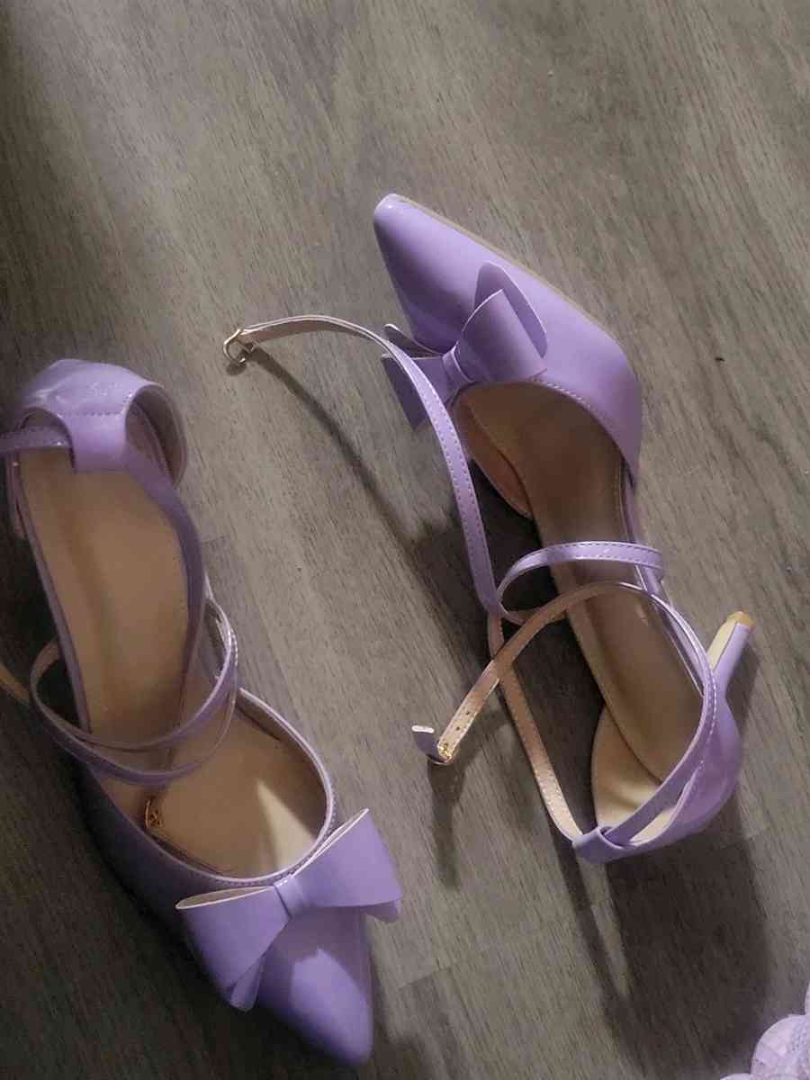 Lavender pointed to shoe - Allamuchy, New Jersey - FleaMarketBay