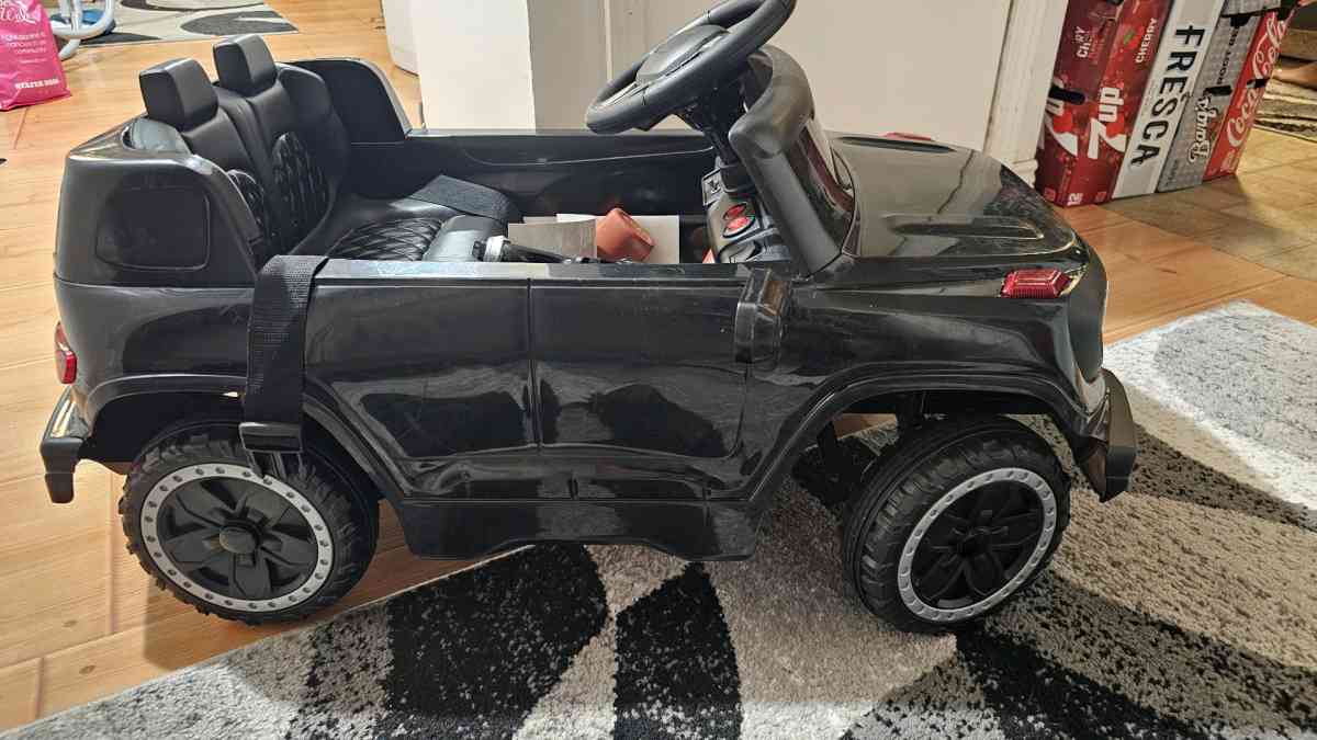 kids drive motorized car - Colorado City, Colorado