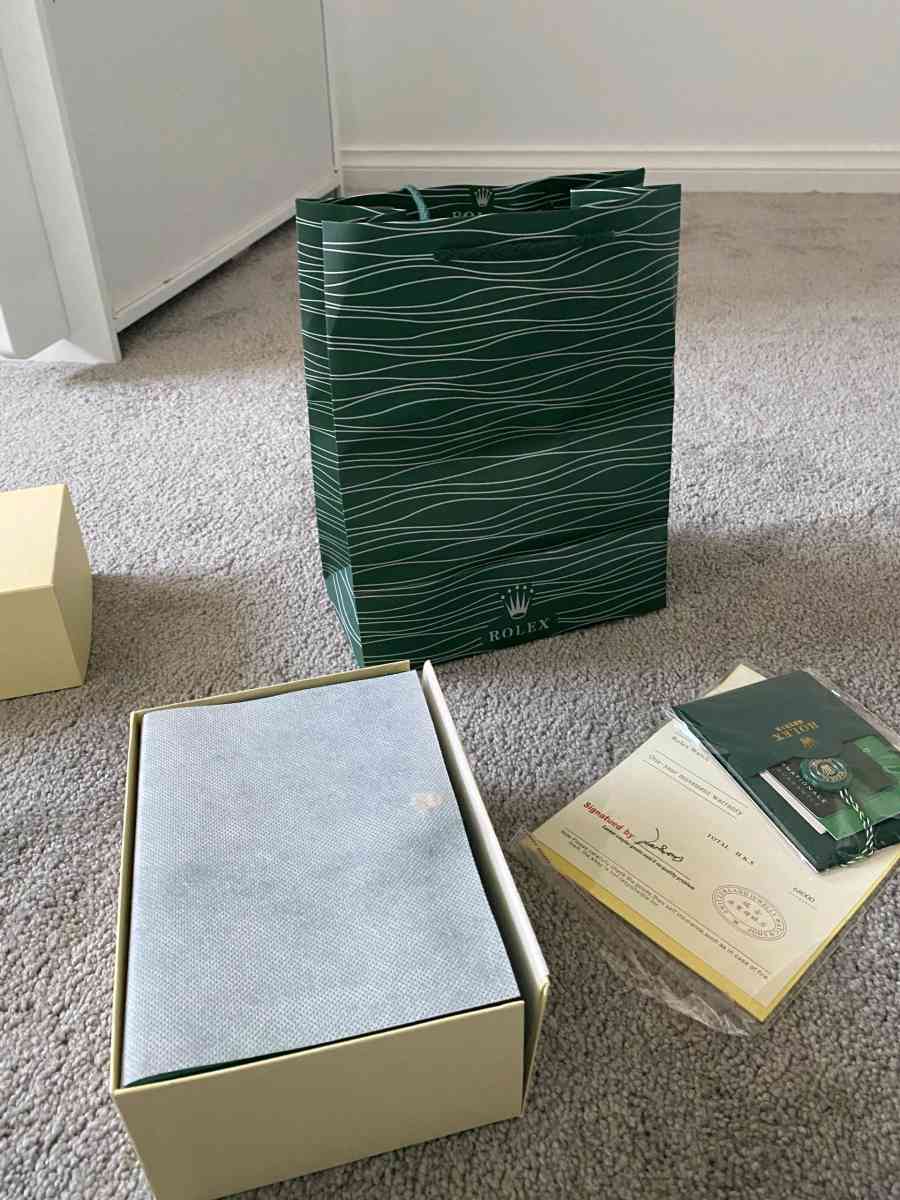 Rolex Submariner Hulk 116610LV  Discontinued Model  Full Set - Port Arthur, Texas - FleaMarketBay